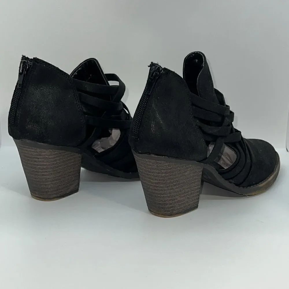 Super Cute Black High Heel Booties By Fergalicious. Size 7. - Picture 4 of 11